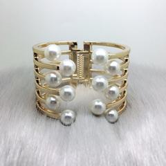 Perlenarmband Damen – Breites Design & stilvolle Fassung