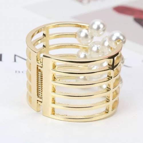 Perlenarmband Damen – Breites Design & stilvolle Fassung