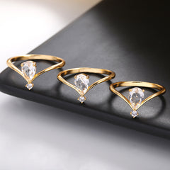 V-förmiger Geburtsstein-Ring Dezember – Krönchen-Design in Goldoptik
