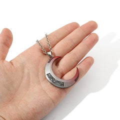 Moon Knight Halskette mit Halbmond-Anhänger – Mystischer Damenschmuck