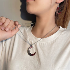 Moon Knight Halskette mit Halbmond-Anhänger – Mystischer Damenschmuck