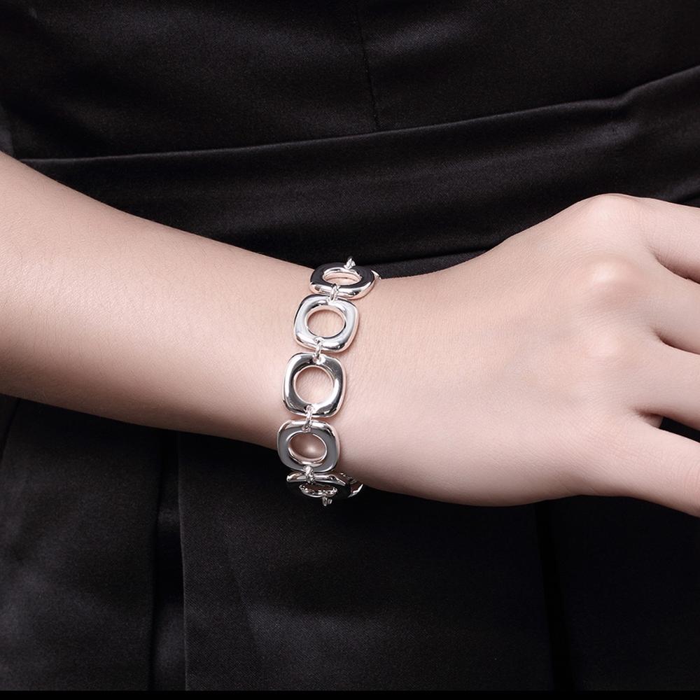 Schöner Armband in Silber