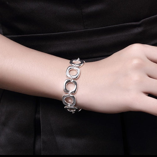 Schöner Armband in Silber