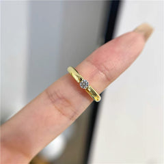 RING in Gold 14K mit schönen Diamant