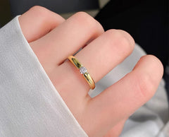 RING in Gold 14K mit schönen Diamant