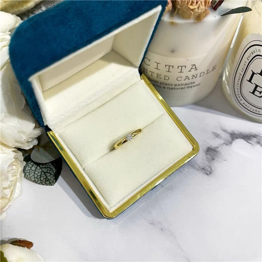 RING in Gold 14K mit schönen Diamant