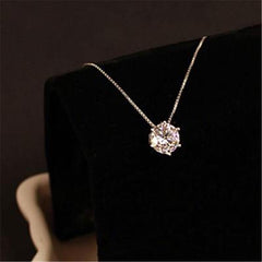 Elegante Halskette Dita aus Edelstahl mit Zirkon Anhänger