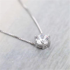 Elegante Halskette Dita aus Edelstahl mit Zirkon Anhänger